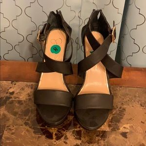 Jessica Simpson wedged